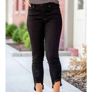 KanCan
Watts High Fray Hem Rise Skinny 11 / 29 stretch distressed black